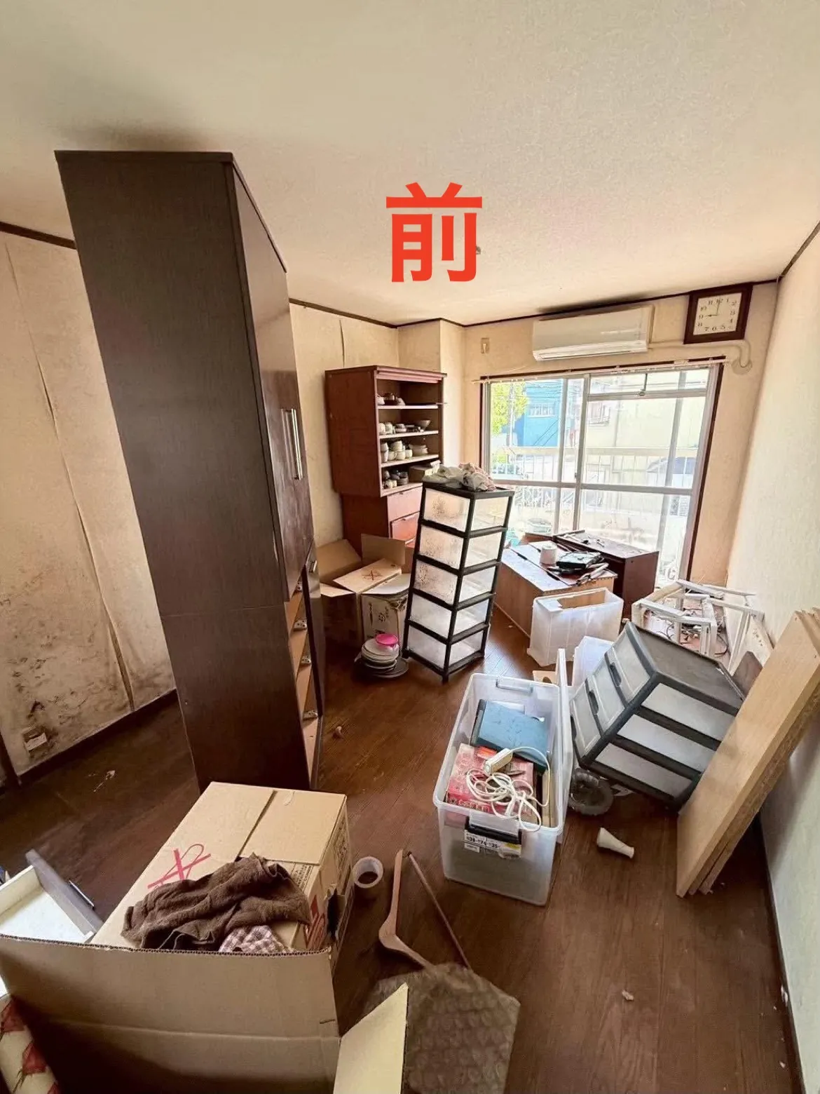 大型家具が残った洋室（作業前）